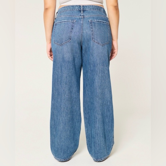 Curvy Mid-Rise Medium Wash Baggy Jeans
Hollister - Picture 3 of 8